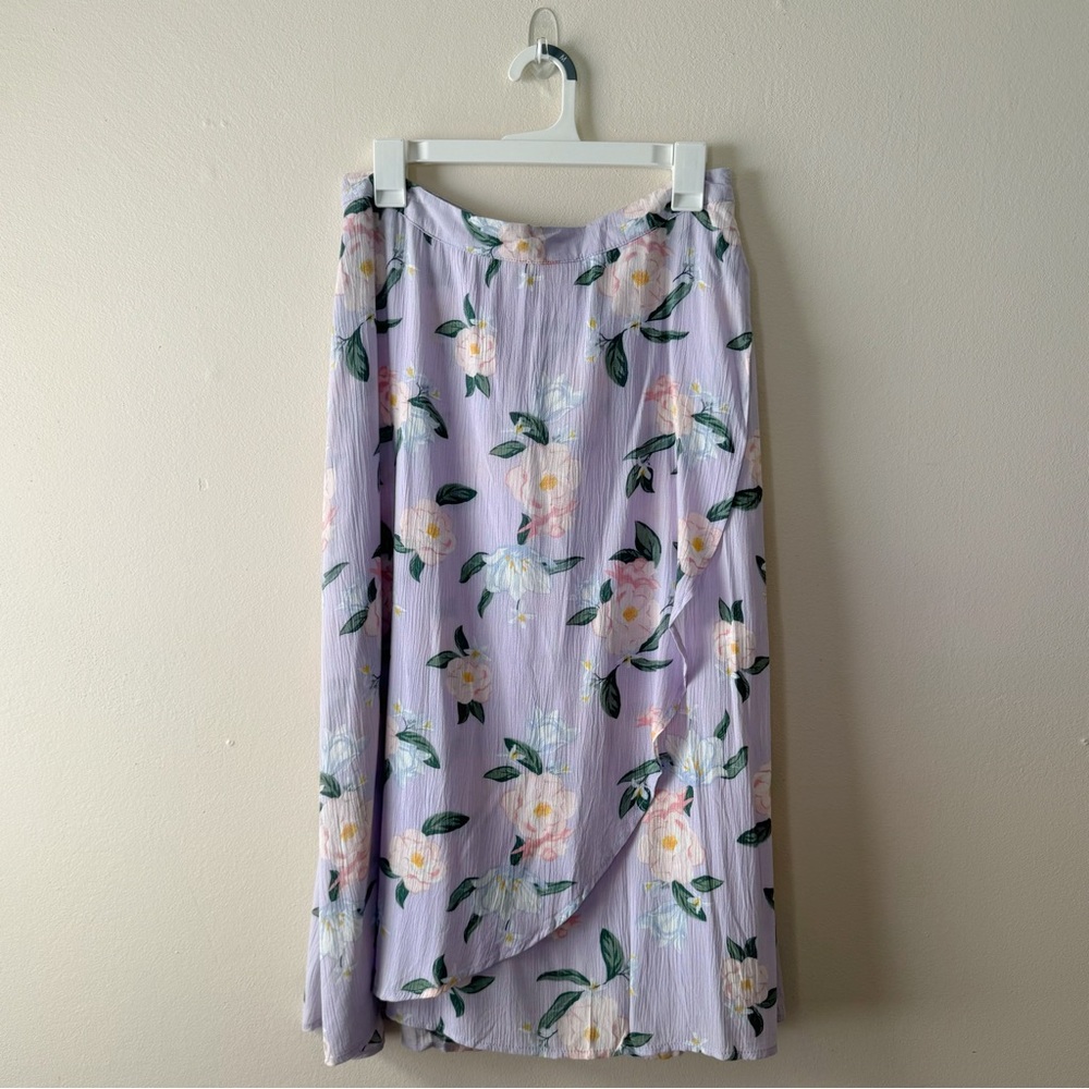 NWT JustFab Pale Lavender Floral Wrap Skirt Women’s M